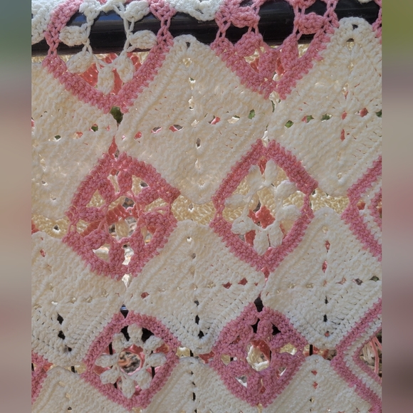 Vintage Handmade Crochet Flower Granny Square Afghan, large throw Blanket - Picture 7 of 7